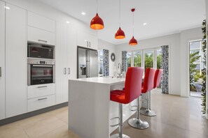 Townhome | Private kitchen | Fridge, microwave, oven, dishwasher