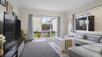 Townhome | Living area | 42-inch TV with cable channels, Netflix, streaming services