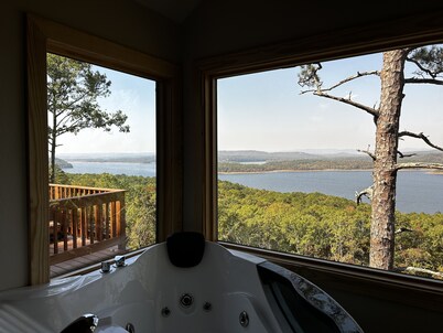 Crockett's Escape Treehouse on Greers Ferry Lake