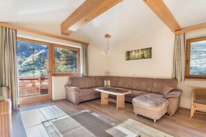 TV, bordtennis og stereoanlegg