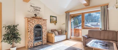 TV, ping pong, stereo