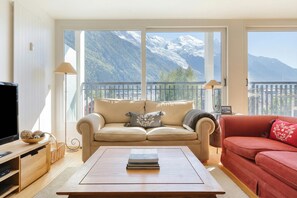 TV, fireplace, DVD player - Résidence La Vallée Blanche, Chamonix, France (Chamonix)