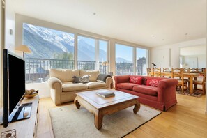 TV, fireplace, DVD player - Résidence La Vallée Blanche, Chamonix, France (Chamonix)