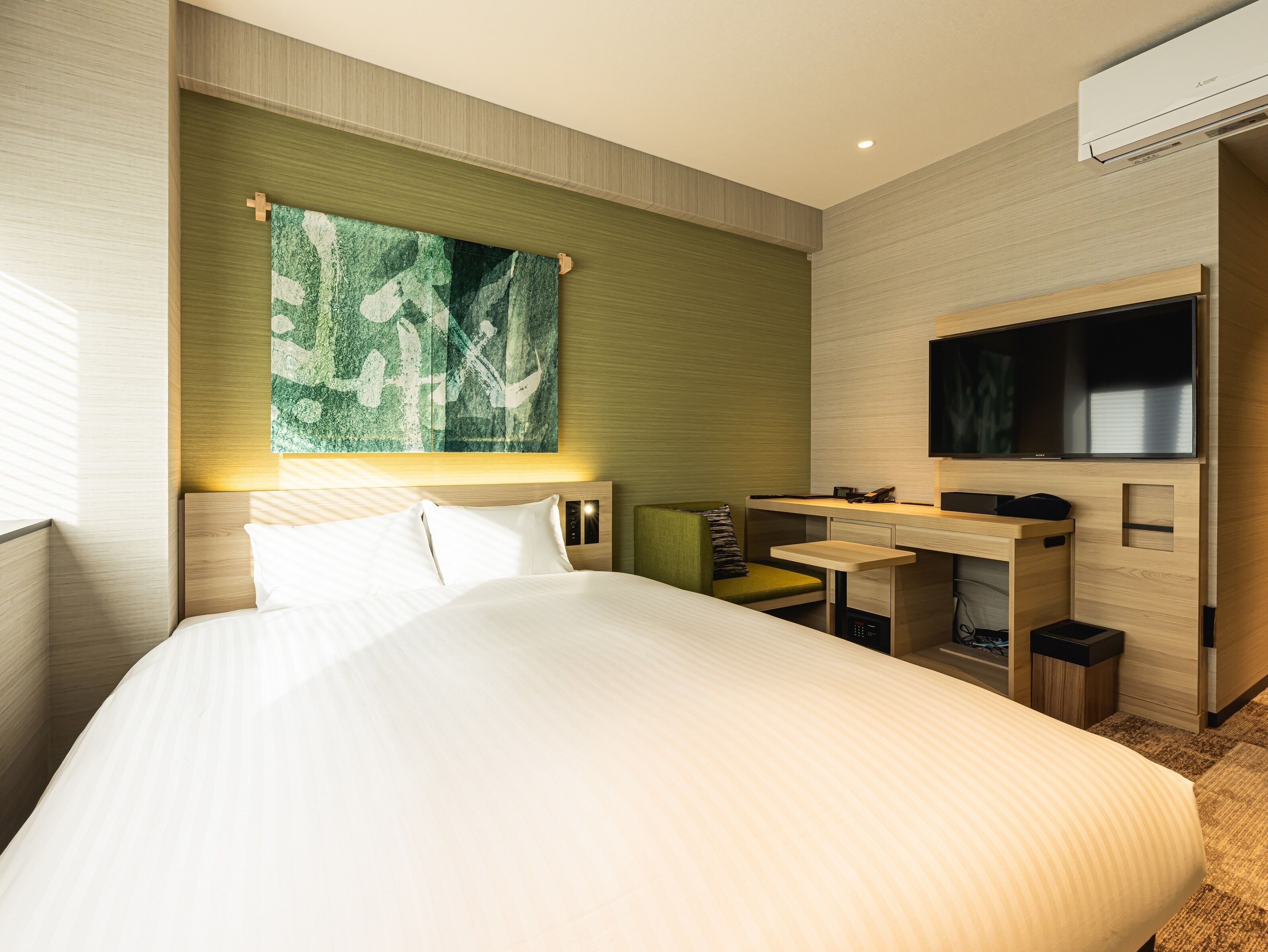 ユニバーサルダブルルーム 禁煙 | セーフティボックス (室内)、デスク、防音設備、WiFi (無料)