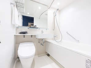 Baignoire et douche séparées, serviettes fournies