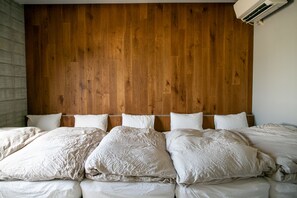 Deluxe Suite | Blackout drapes, iron/ironing board, free WiFi, bed sheets