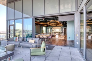 Interior - Amazing South Lake Union 2BR w/ W/D & Roof, nr Lake Union, by Blueground (Seattle)