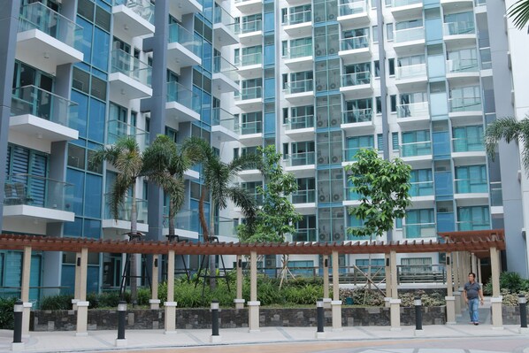 Exterior - Very quiet place close to shops, restaurants,  casino and international airports (Pasay)