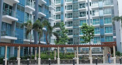 Very quiet place close to shops, restaurants, casino and international airports