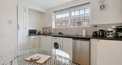 The Xavier Flat by Kasar Stays