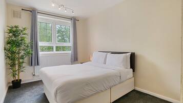 Deluxe House | 2 bedrooms, iron/ironing board, free WiFi, bed sheets