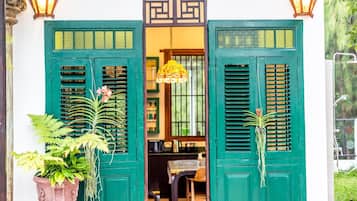 Family Villa | Shared kitchen | Fridge, microwave, stovetop, toaster