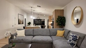 TV, offices - Modern Living in PHX | Arizona Charm (Phoenix)