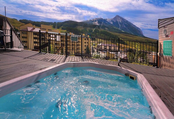 Baignoire à remous extérieure