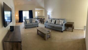 House, 3 Bedrooms | Living room