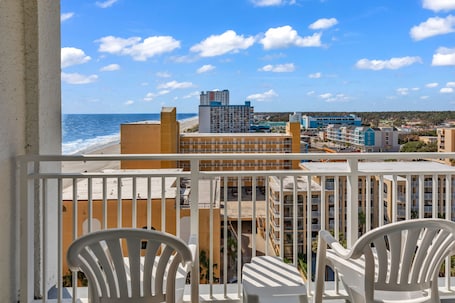 Signature Studio, 2 Queen Beds, Partial Ocean View, Oceanfront | Balcony