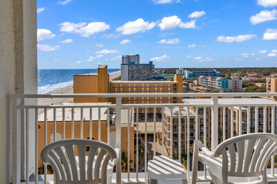 SeaMist Driftwood Vacation Studio with Balcony