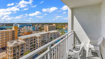 Signature-Studio, 2 Queen-Betten, eingeschränkter Meerblick, Meerseite | Balkon