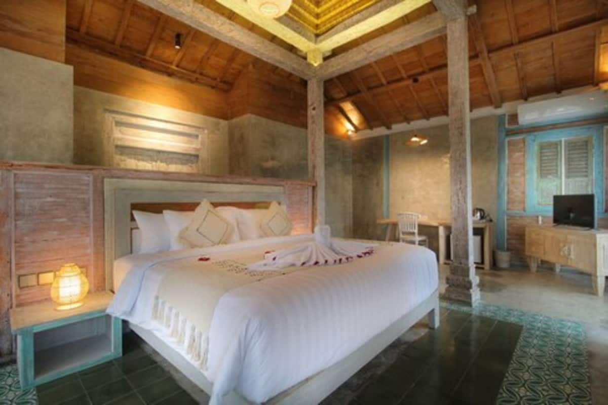 3 bedrooms, in-room safe, desk, blackout curtains