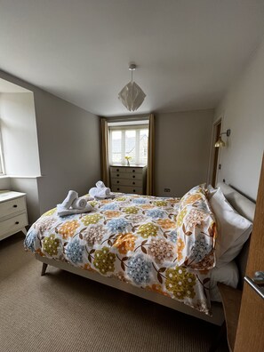 2 bedrooms, desk, iron/ironing board, travel cot
