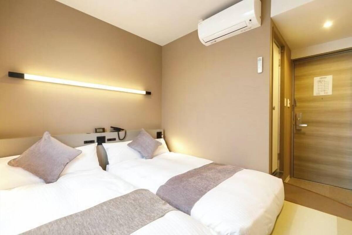 Desk, WiFi (free), bed sheets