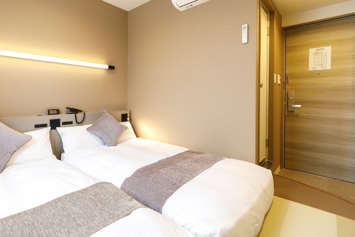 Eenvoudige Twin kamer, niet-roken, bijgebouw (Japanese Western Style) | Een bureau, gratis wifi, beddengoed