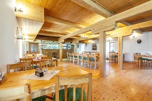 Restaurant - Penzion Bačalský mlýn (Morašice)