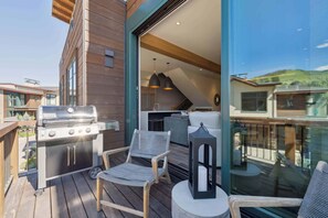 Outdoor dining - Riverfront Townhome 14 - 3 Bedroom Residence (Avon)