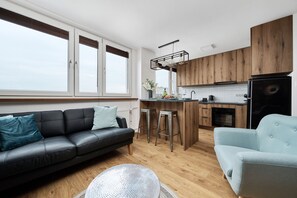 Apartamento, 2 quartos, 2 banheiros | Sala de estar