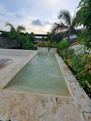 حمّام سباحة خارجي