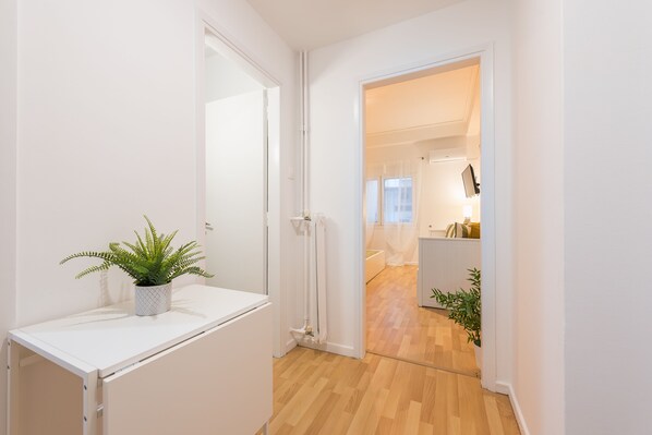 1 habitación, tabla de planchar con plancha, wifi gratis y ropa de cama 