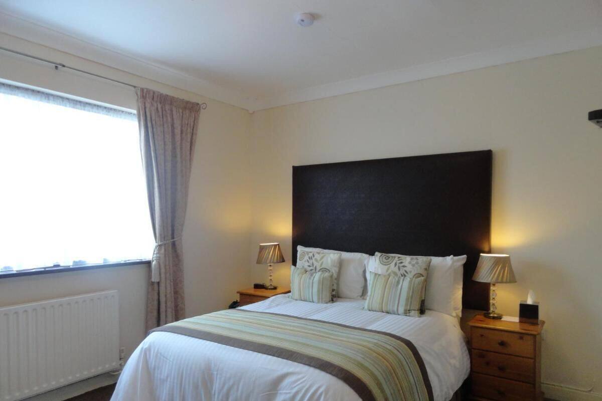 Double Room | Desk, laptop workspace, blackout curtains, free WiFi