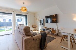 Smart TV y chimenea 