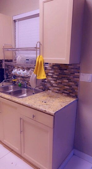 Private kitchen - A comfortable getaway in paradise (Nassau)