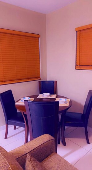 Dining - A comfortable getaway in paradise (Nassau)