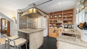 KĂŒhlschrank, Ofen, Herdplatte, GeschirrspĂŒler