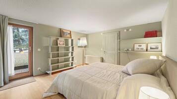 5 Schlafzimmer, Schreibtisch, BĂŒgeleisen/BĂŒgelbrett, WLAN