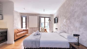 Iron/ironing board, WiFi, bed sheets