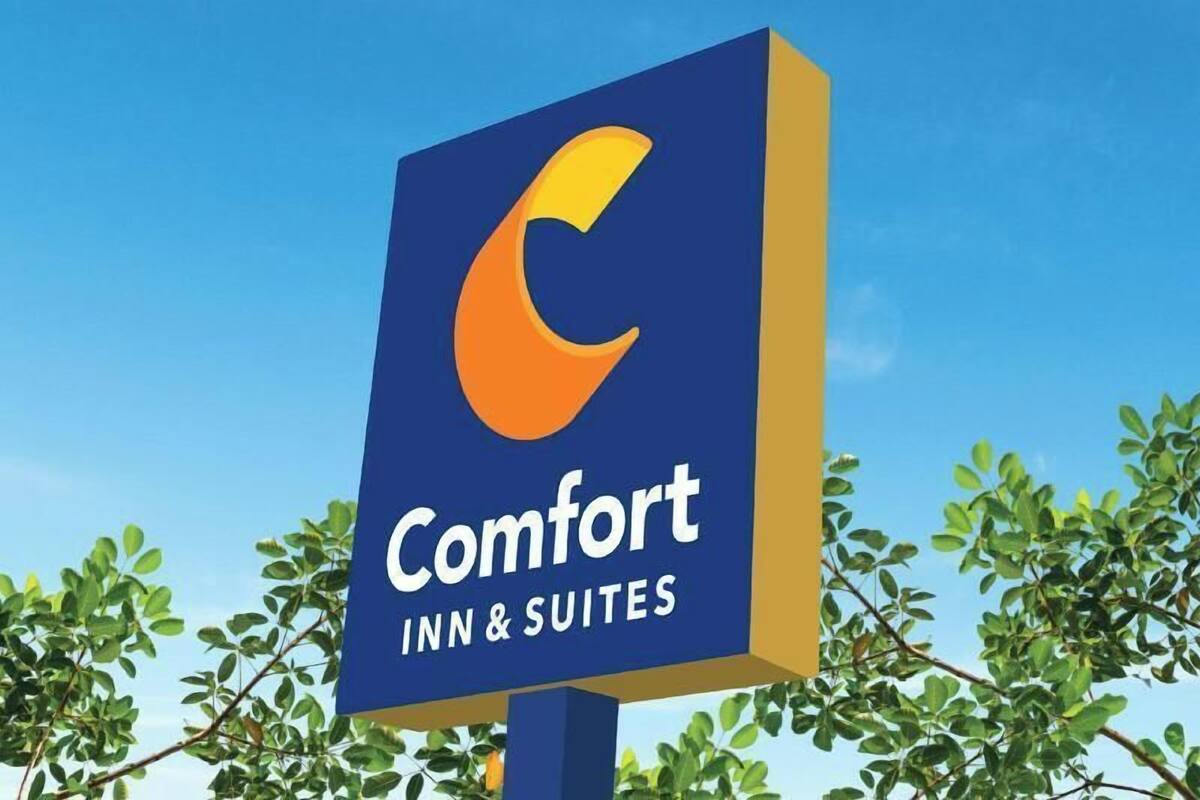A sign for Comfort Inn & Suites with a stylized 'C' logo.