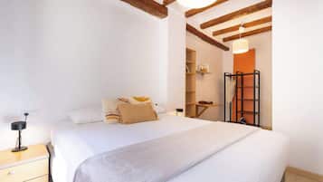 1 slaapkamer, een strijkplank/strijkijzer, wifi, beddengoed