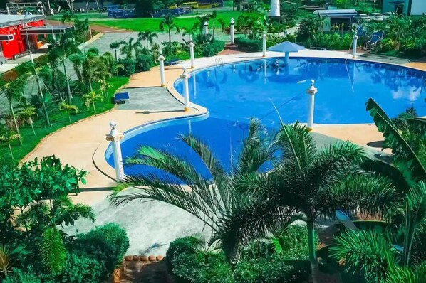 Outdoor pool - Airport Hotel Clark (Mabalacat City)
