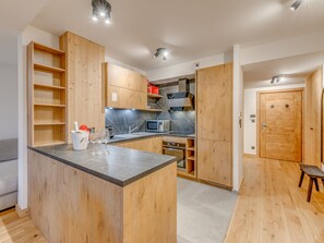 Réfrigérateur, micro-ondes, four, lave-vaisselle