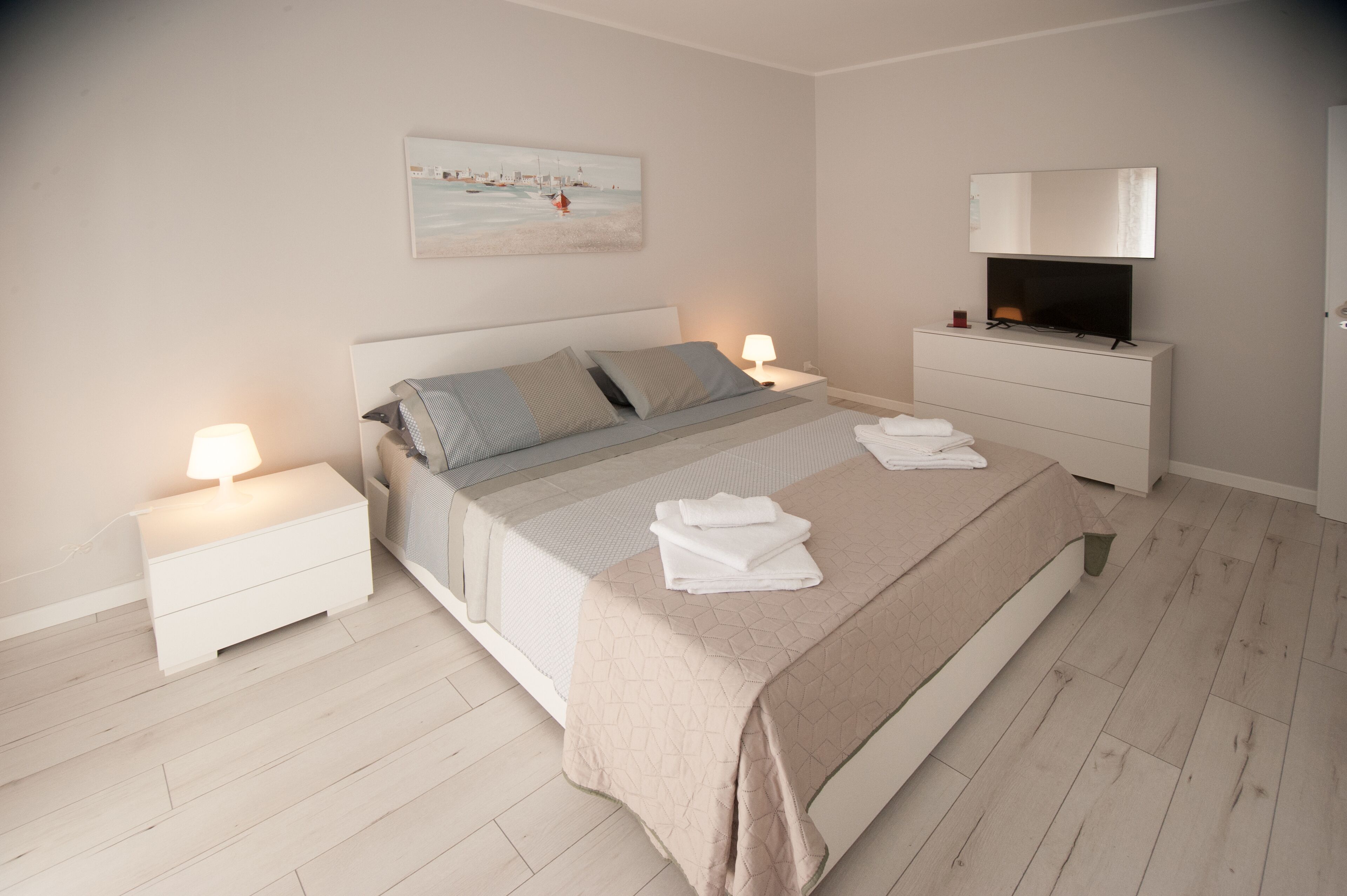 2 habitaciones, tabla de planchar con plancha y wifi gratis 