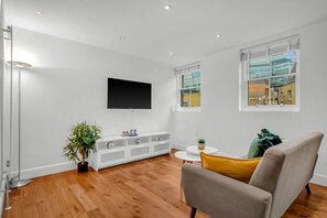 Flat-screen TV, DVD player, stereo