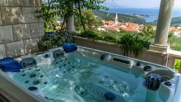 House (3bedroom holiday home,jacuzzi) | View from property
