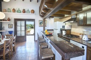 Fridge, microwave, oven, dishwasher - VILLA MARVIL - EXCLUSIVE HOLIDAYS (Pollensa)