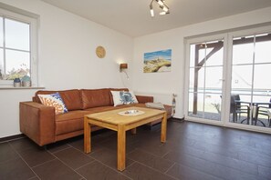 TV, stereo - Die Ferienwohnung 01 im Ferienhaus De Niege Wech (Thiessow)