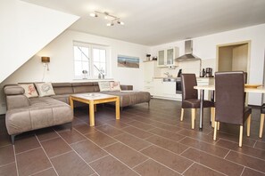 TV, stereo - Die Ferienwohnung 04 im Ferienhaus De Niege Wech (Thiessow)