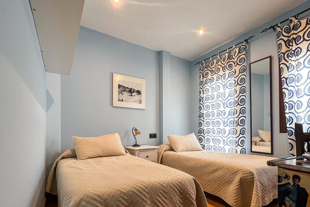 Basic Twin Room, Shared Bathroom | Iron/ironing board (on request), WiFi (free), individually decorated