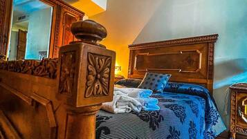 Basic Room, Shared Bathroom | Individually decorated, individually furnished, iron/ironing board